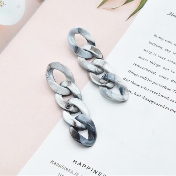 Grey Marbled Chain Link Drop Fashion Earrings - Picture 3 of 3